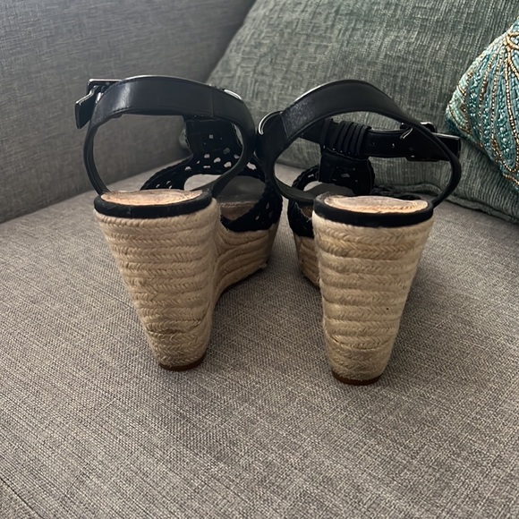 Gianni Bini Black Wedges - Picture 3 of 6